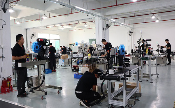 保護(hù)膜雙面貼標(biāo)機(jī),高速貼標(biāo)機(jī),貼標(biāo)機(jī)生產(chǎn)廠(chǎng)家,高臻智能