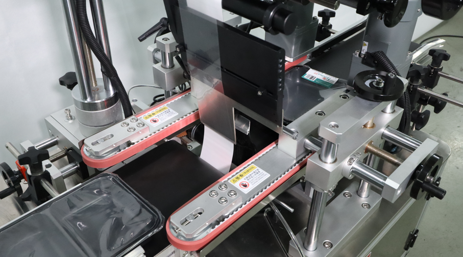 轉(zhuǎn)角貼標(biāo)機(jī)生產(chǎn)廠家,轉(zhuǎn)角貼標(biāo)機(jī),貼標(biāo)機(jī)生產(chǎn)廠家